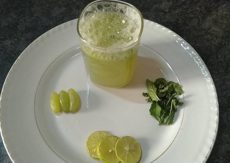 Simple Way to Make Speedy Grape mojito