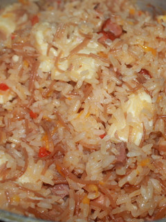 Una foto de Arroz con queso costeño y atún