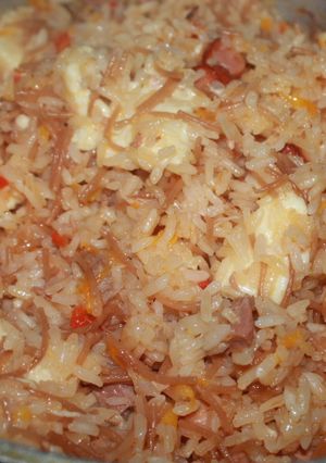 Una foto de Arroz con queso costeño y atún