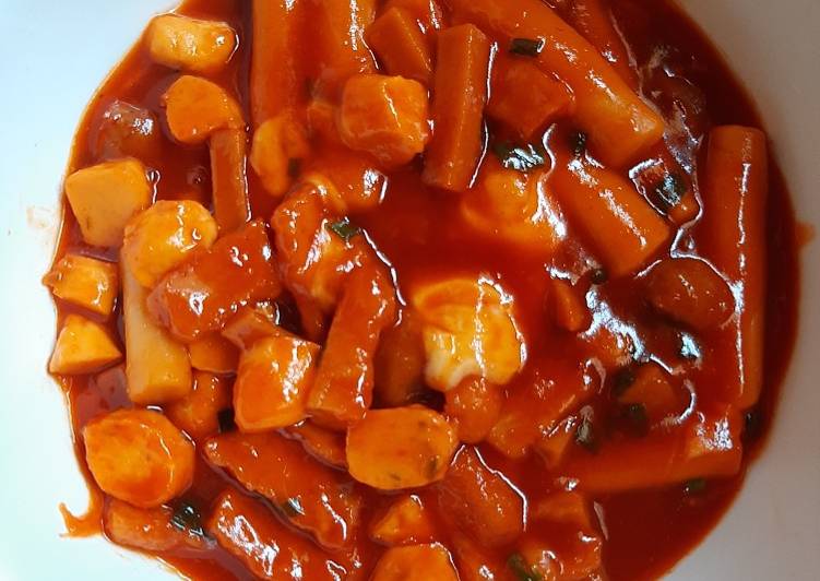 Langkah Mudah untuk Membuat Tteokbokki /toppoki makanan korea dengan bahan lokal mudah, Menggugah Selera