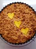 Crostata sbriciolata con amaretti e composta di pesche