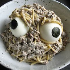 A picture of Halloween Spaghetti Monster.
