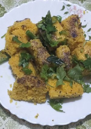 ઇન્સ્ટન્ટ સુરતી વાટી દાળ ખમણ (Instant Surti Vati Dal Khaman Recipe In Gujarati) રેસીપી મુખ્ય ફોટો