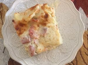 Una foto de Papas gratinadas con salsa de queso