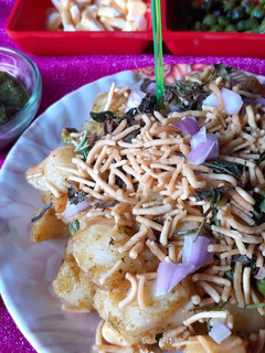 चटकारा आलू चाट (Chatkara aloo chat recipe in hindi) रेसिपी मुख्य फोटो