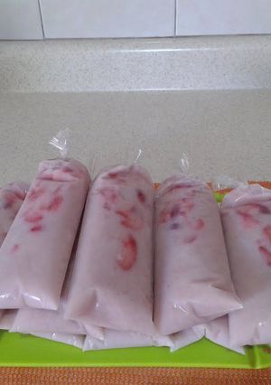 Una foto de Helado de leche nido y fresa