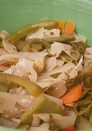 Una foto de Encurtido casero de verduras y hierbas de olor las Correa. México