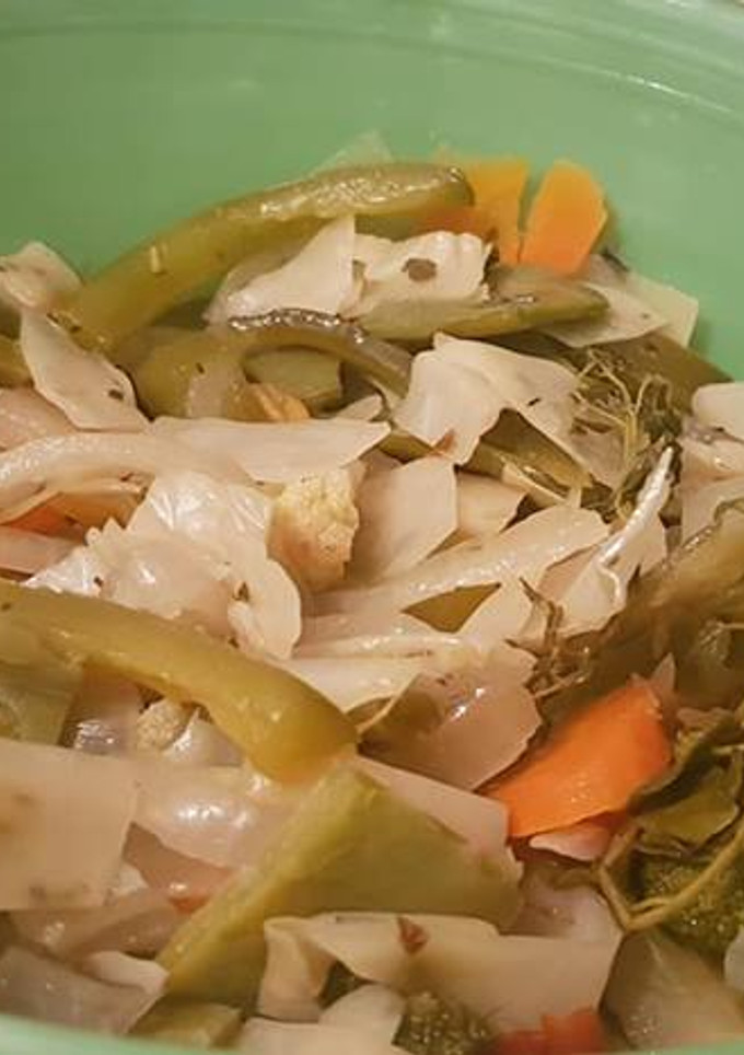Una foto de Encurtido casero de verduras y hierbas de olor las Correa. México
