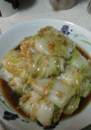 A picture of Steam cabbage with minced fish.