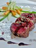 Tataki di fassone con riduzione di aceto balsamico