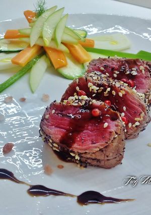 Foto di Tataki di fassone con riduzione di aceto balsamico