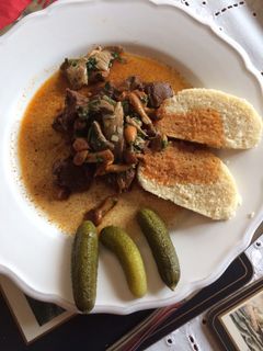 Vaddisznó ragu knédlivel recept fotója