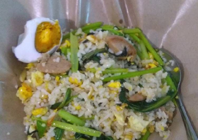 Cara Gampang Menyiapkan Nasi goreng mutih gurih yang Lezat