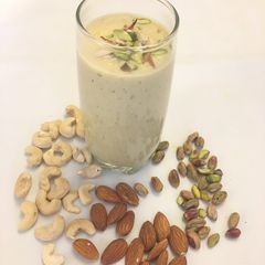 A picture of Dry fruit milk.