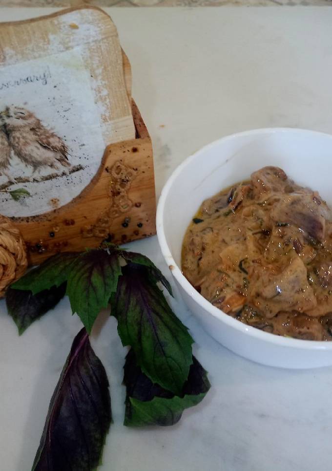 Потроха (шлунки) зі сметаною