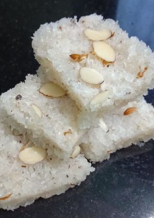 A picture of Naral Vadi (Coconut Burfi).