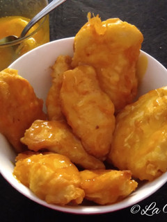 Una foto de Pollo en tempura con salsa agridulce