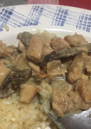 Tejszínes-joghurtos-gombás csirkemell recept fotója