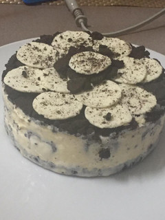 A picture of Oreo ice cream cake.