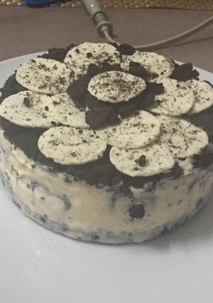 A picture of Oreo ice cream cake.