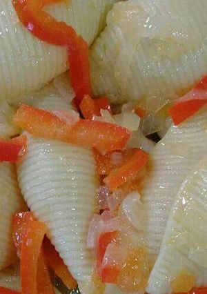 Una foto de Caracolitos con morrón