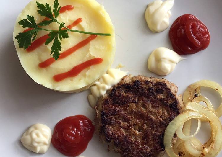 Hamburguesa casera con puré de patatas