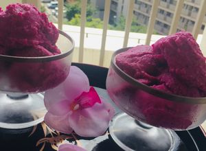 Una foto de Helado Cremoso de Pitahaya con Yogur, Aceite de Coco y Leche Condensada de Coco!