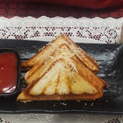 A picture of Bread Sandwich.