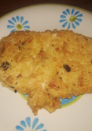 Una foto de Pechuga de pollo empanizado/enharinado