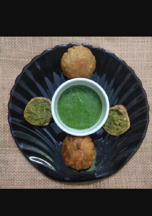A picture of Lilva kachori.