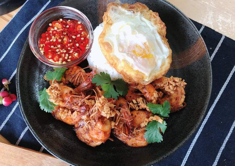 π§π½βπ³π§πΌβπ³ Garlic Pepper Prawns Recipe β’Thai Style Goong Pad Kratiem Prik Thai