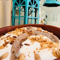 A picture of Lamb's tongues meat fatteh.