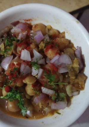 A picture of Aloo Tikki chaat.