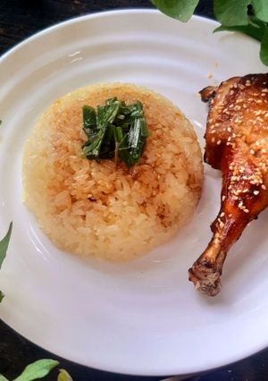 Hình của món Cơm gà nướng cam.