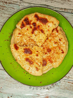 A picture of Turkish bread.