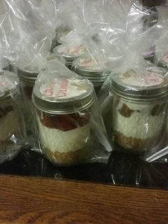 A picture of Mini cheesecakes .