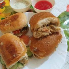 A picture of Street food bun kabab.