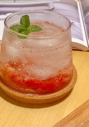 ［草莓系］蜂蜜草莓氣泡飲 的食譜成品照片