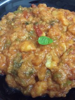 Una foto de Sopa de tomate 🍅🥖🌱