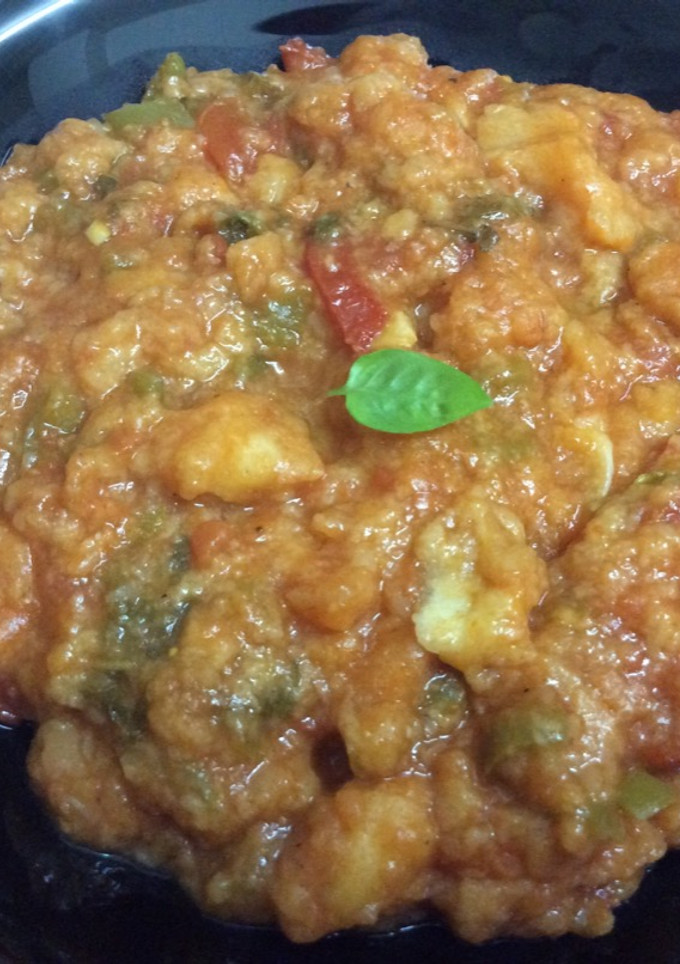 Una foto de Sopa de tomate 🍅🥖🌱