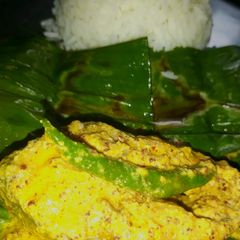 A picture of Ilish paturi.