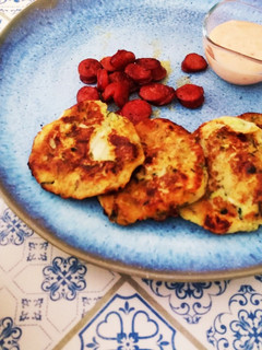 Una foto de Tortitas de calabacín y feta