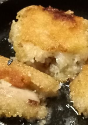 A picture of Pan-Fried Bánh Chưng.
