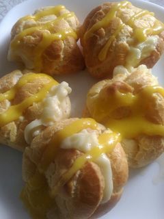 Una foto de Lionesas rellenas de crema de limón