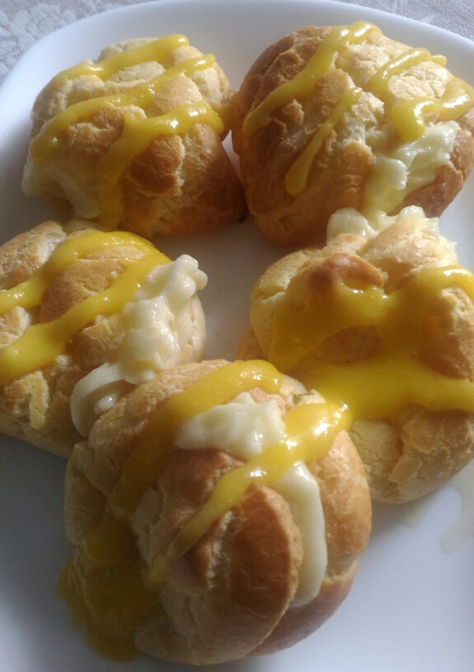 Una foto de Lionesas rellenas de crema de limón