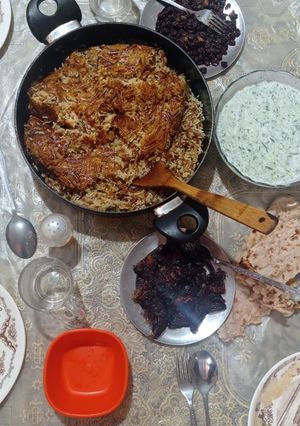 عکسی از دستور رشته پلو همراه با خرما وکشمش 😋