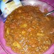 Guiso de lentejas con carne y salchicha parillera. Rico y fácil!