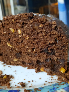Una foto de Budín integral de cacao, maní y pasas