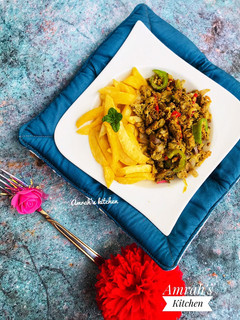 Scrambled egg and fries ainihin hoton girkin