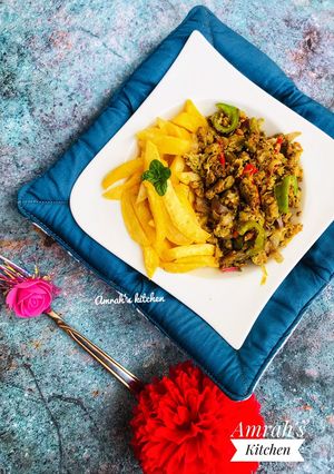 Scrambled egg and fries ainihin hoton girkin